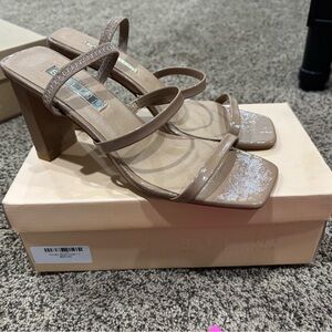 Billini Strappy Heels Taupe New